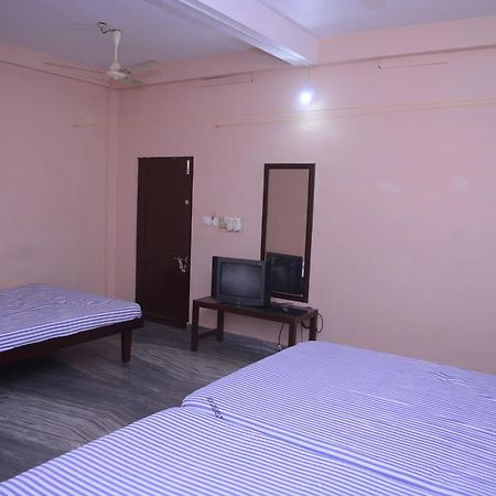 Ppg Tourist Home Chottanikara Luaran gambar