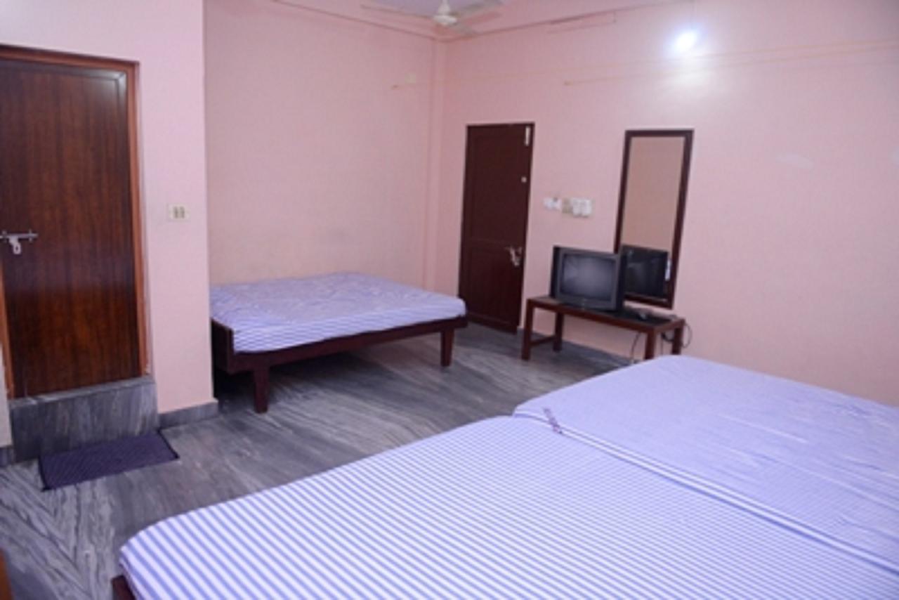 Ppg Tourist Home Chottanikara Luaran gambar
